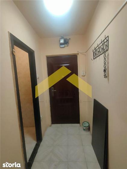 Apartament cu 2 camere semidecomandat, mobilat în Aurel Vlaicu