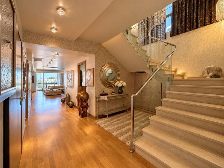 Penthouse cu 10 camere decomandat, mobilat în Herăstrău
