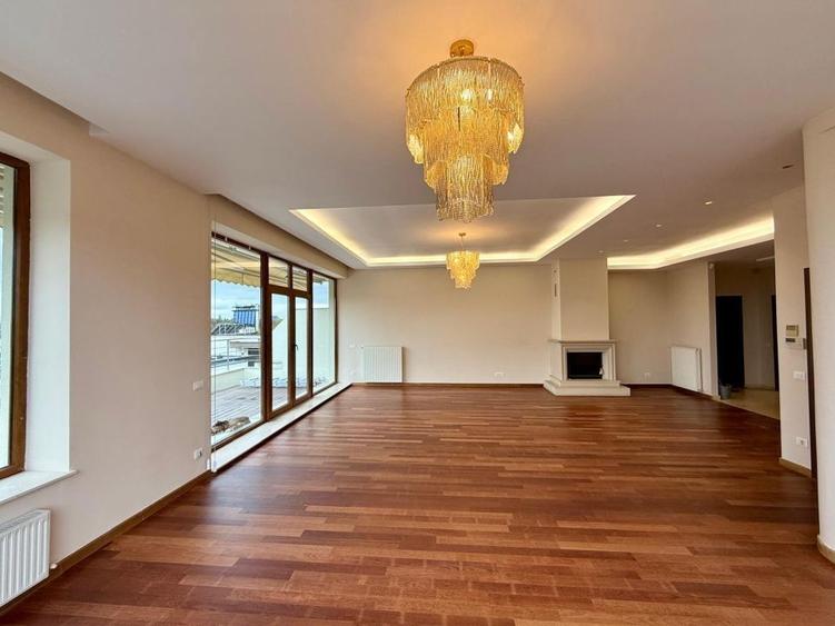 Apartament cu 4 camere decomandat, mobilat în Barbu Văcărescu