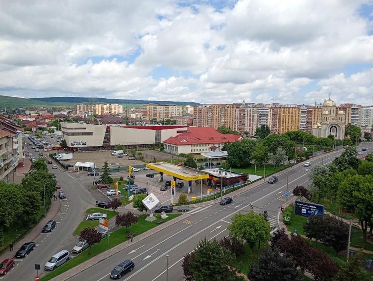 Apartament cu 3 camere decomandat în Calea Romanului