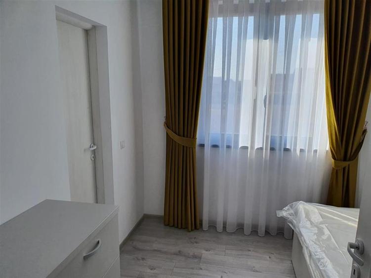 Apartament cu 3 camere semidecomandat, mobilat în Șelimbăr