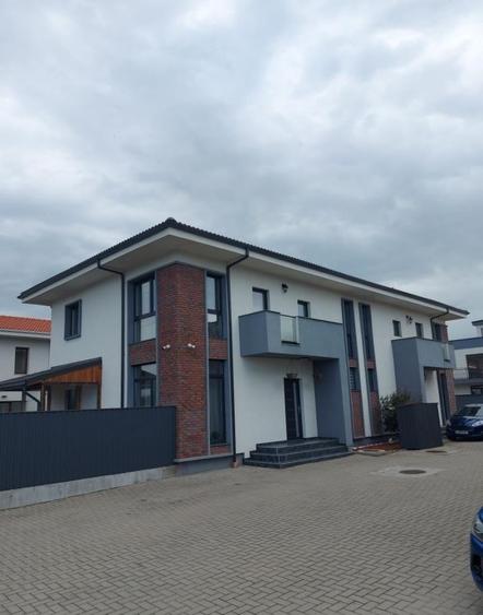 Duplex cu 4 camere cu Canalizare în Florești