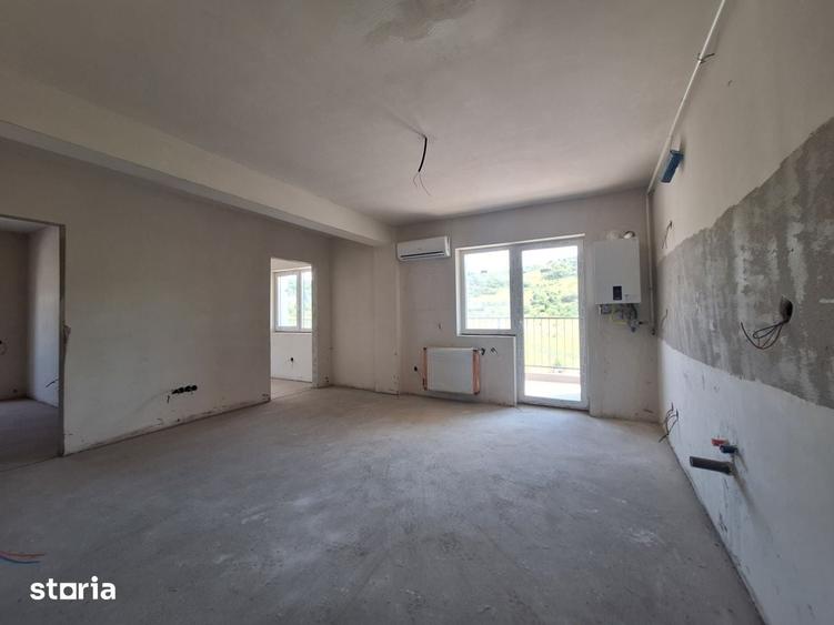 Apartament cu 3 camere semidecomandat în Florești — fotografia 1