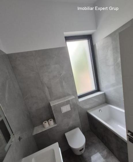 Casă individuală cu 8 camere cu Canalizare în Tineretului