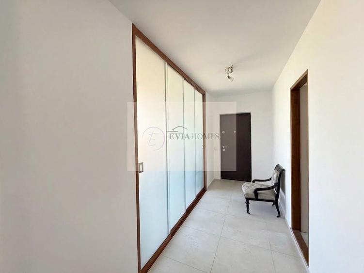 Apartament cu 3 camere semidecomandat, mobilat în Andrei Mureșanu