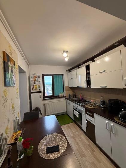 Apartament cu 3 camere decomandat în Gojdu