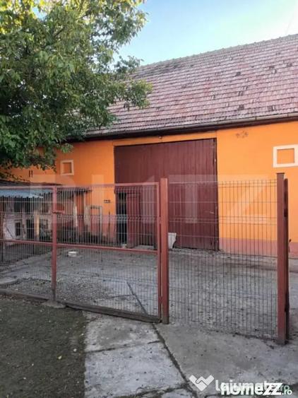 Casă cu 4 camere cu Teren 1210 Mp în Stupini