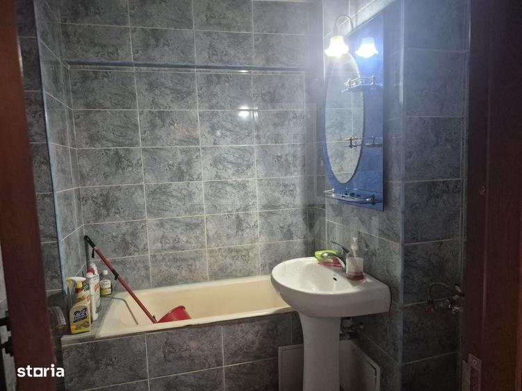 Apartament cu 3 camere decomandat în Sărari
