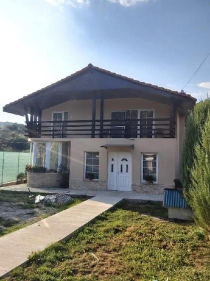 Casă individuală cu 5 camere cu Canalizare în Șoimuș