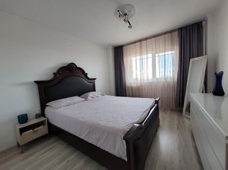 Apartament cu 3 camere semidecomandat în Șerban Vodă