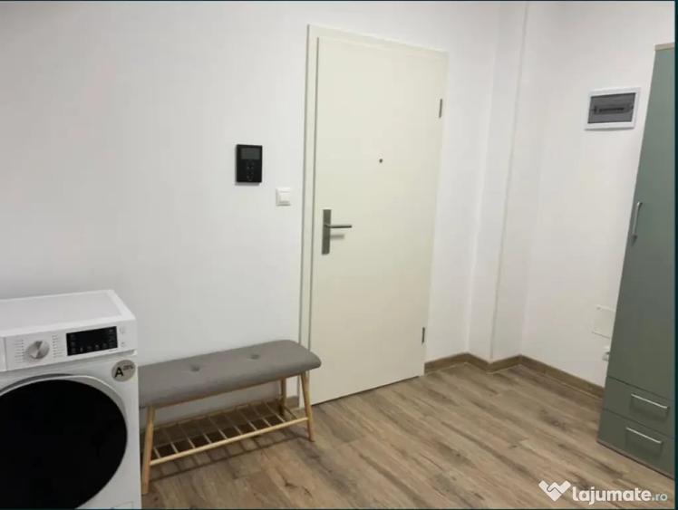 Garsonieră decomandată în Central