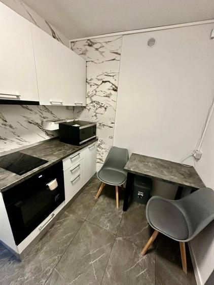 Apartament cu 3 camere semidecomandat în Calea Victoriei