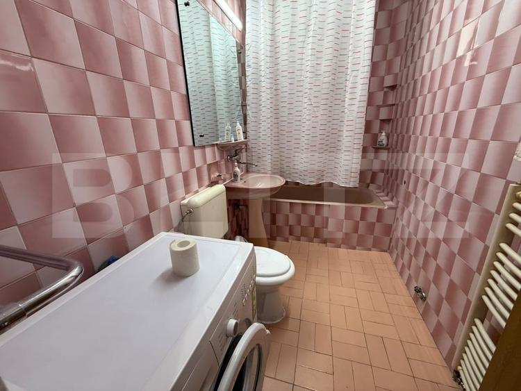 Apartament cu 4 camere decomandat, mobilat în Central