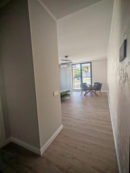 Apartament cu 3 camere semidecomandat în Gruia