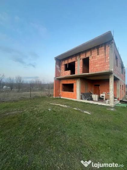 Casă cu 7 camere cu Teren 500 Mp în Bariera Vâlcii