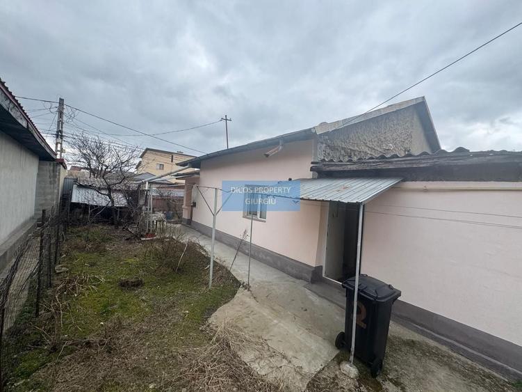 Casă individuală cu 3 camere cu Canalizare în Casa Cărții