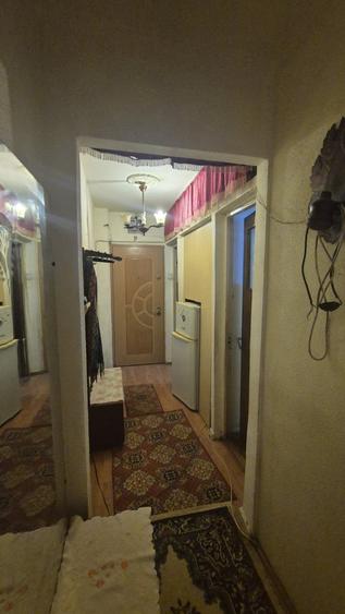 Apartament cu 3 camere semidecomandat în Inel II