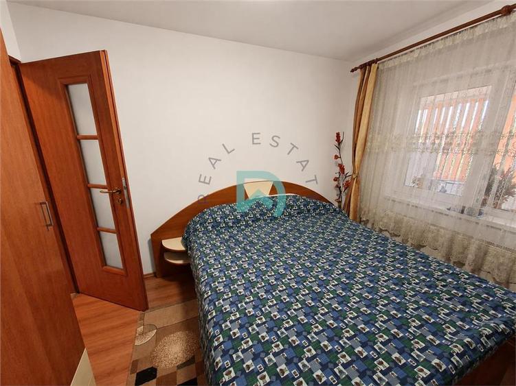 Apartament cu 3 camere semidecomandat în Florilor