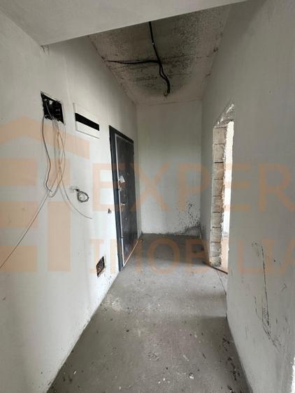 Apartament cu 2 camere decomandat în Far