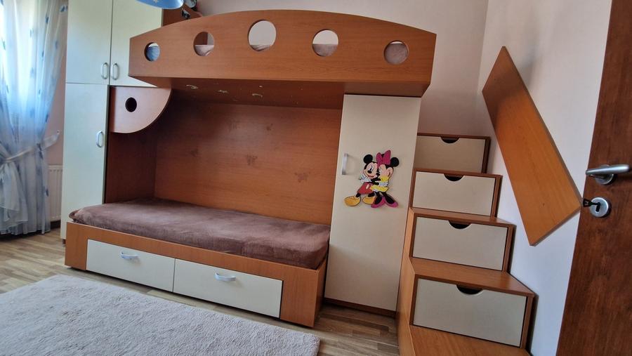 Apartament cu 3 camere semidecomandat în Central