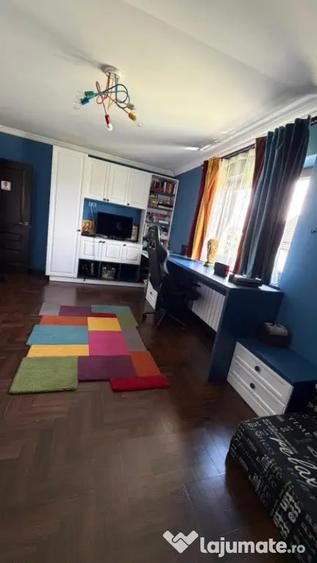 Casă cu 4 camere cu Teren 800 Mp în Central