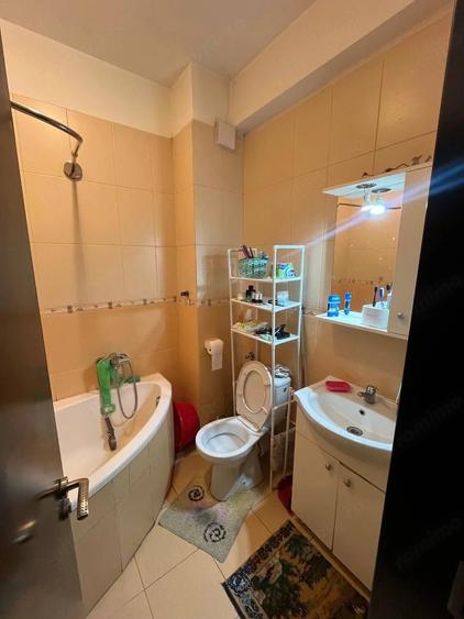 Apartament cu 2 camere decomandat în Roșu