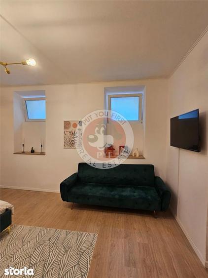 Apartament cu 4 camere decomandat în Romană