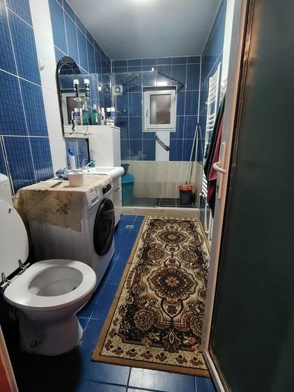 Apartament cu 3 camere decomandat în Florești