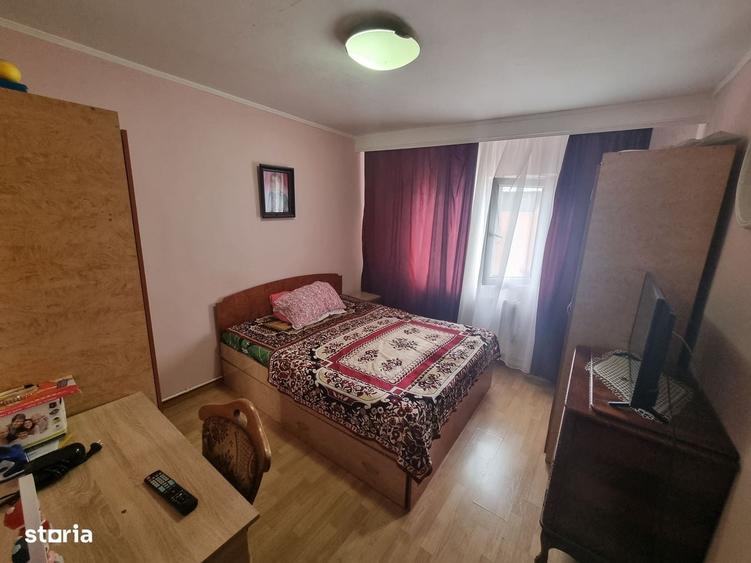 Apartament cu 4 camere decomandat în Dacia