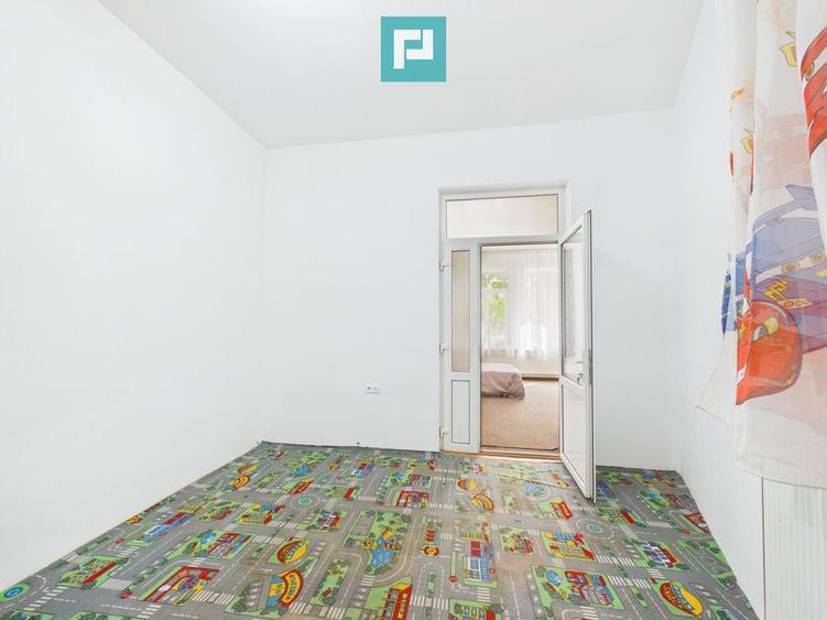 Apartament cu 4 camere semidecomandat în P-ța Spitalului
