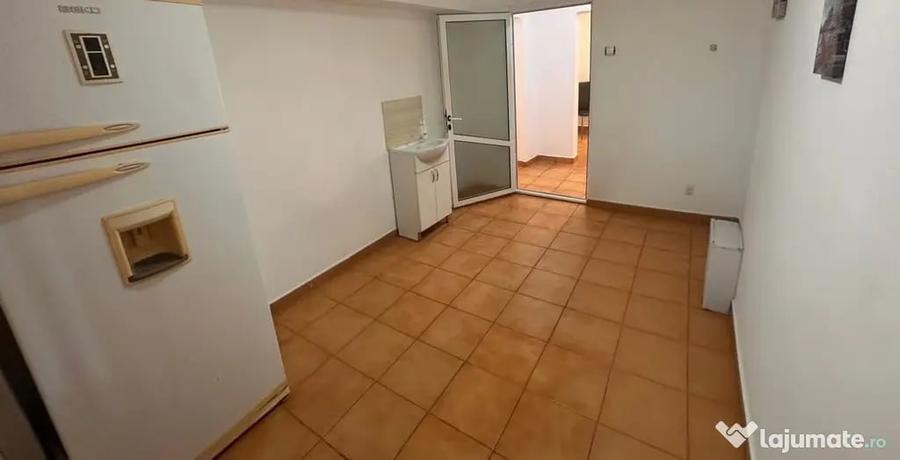 Apartament cu 4 camere decomandat în E3