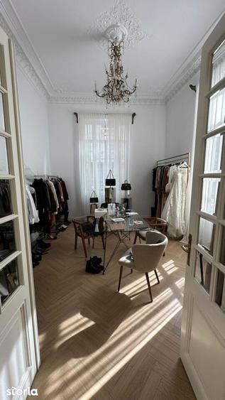 Apartament cu 4 camere, mobilat în Victoriei