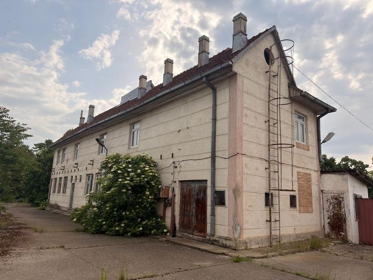 Spațiu comercial, de 11,100 mp, în Periferie
