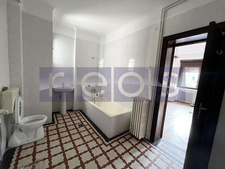 Apartament cu 4 camere circular în 1 Mai