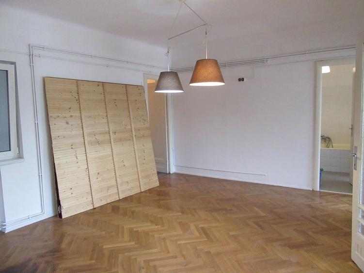 Apartament cu 3 camere semidecomandat, mobilat în Calea Victoriei