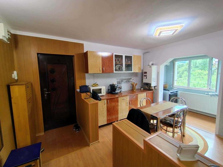 Apartament cu 2 camere decomandat în Petros