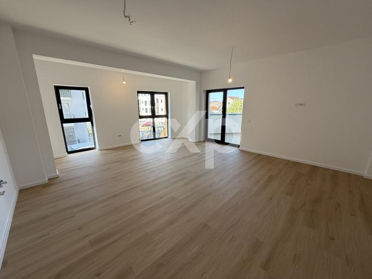 Apartament cu 2 camere decomandat în Tractorul