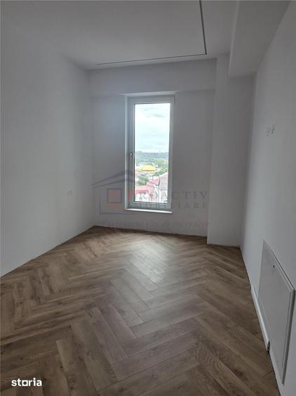 Apartament cu 3 camere semidecomandat în Sud