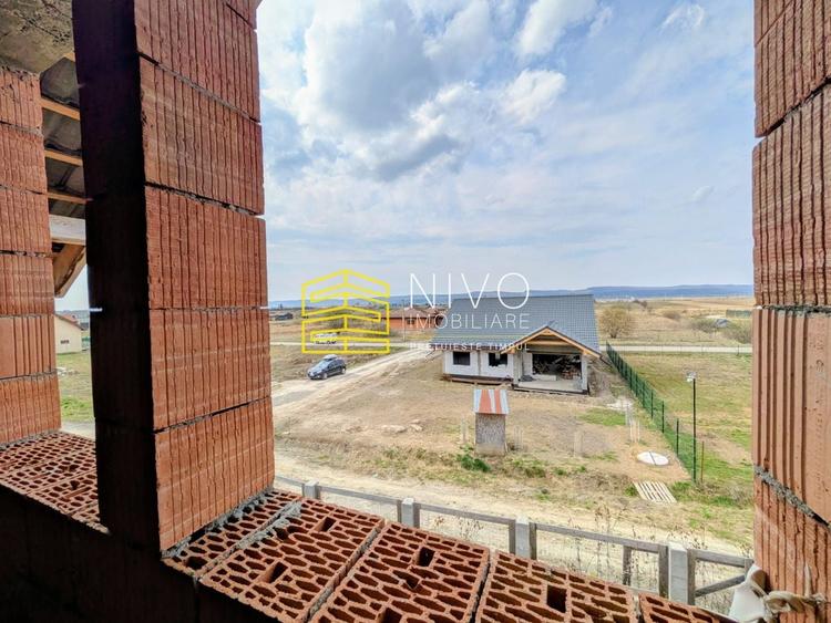Casă individuală cu 6 camere cu Teren 821 Mp în Ernei
