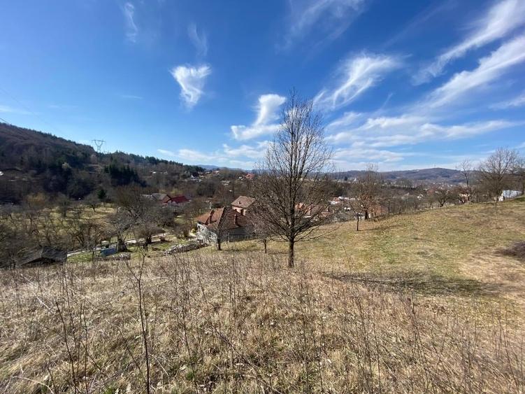 Teren intravilan de 4134 mp, în Central