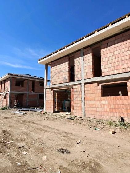 Casă cu 4 camere cu Teren 350 Mp în Central