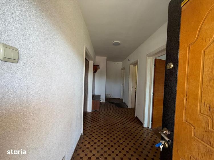 Casă cu 4 camere în Odăi