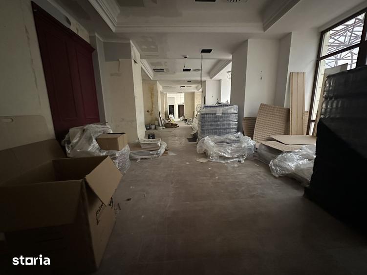 Spațiu comercial, de 500 mp, în Romană