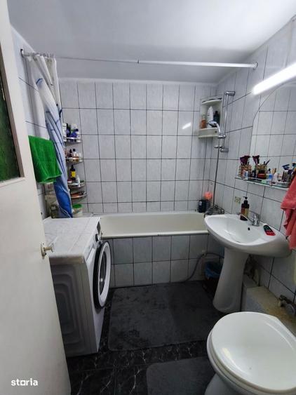 Apartament cu 3 camere decomandat în Colentina