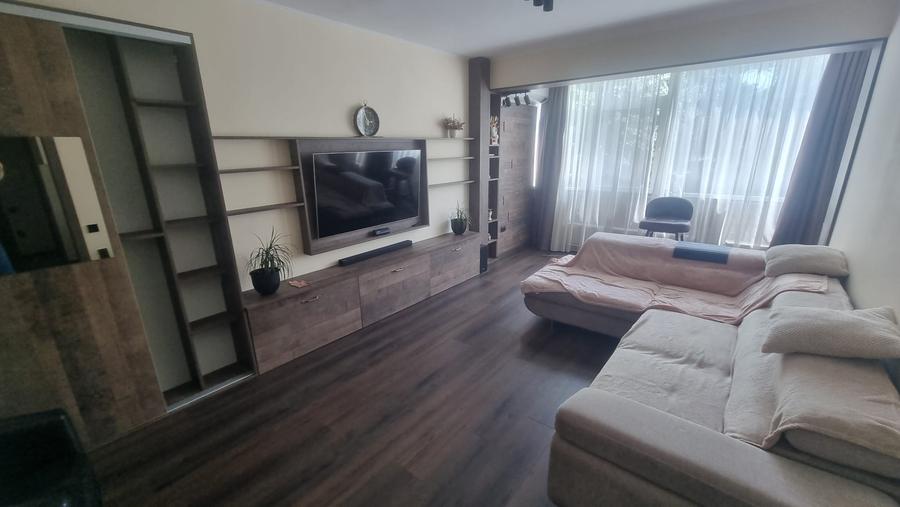 Apartament cu 2 camere decomandat în Casa de Cultură