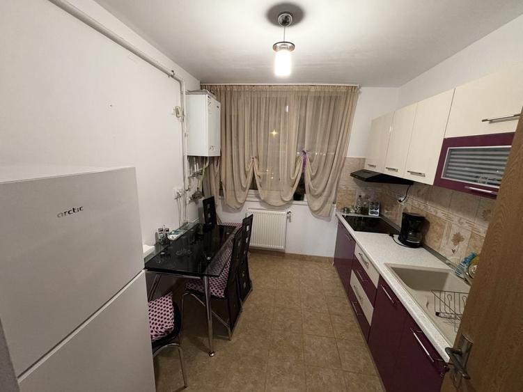 Apartament cu 3 camere decomandat în Florești