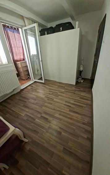 Apartament cu 2 camere semidecomandat în Tei