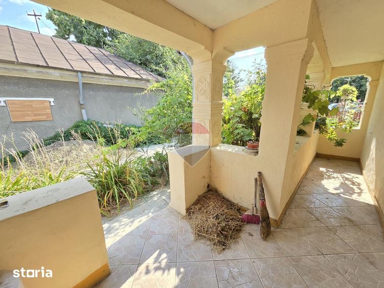 Casă cu 4 camere cu Teren 1155 Mp în Milcovul