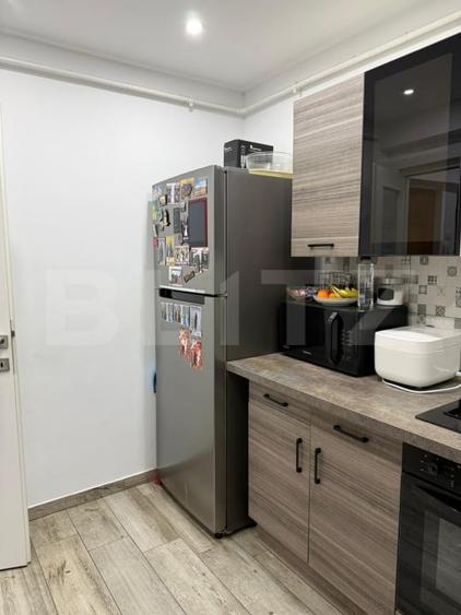 Apartament cu 3 camere semidecomandat, mobilat în Ultracentral