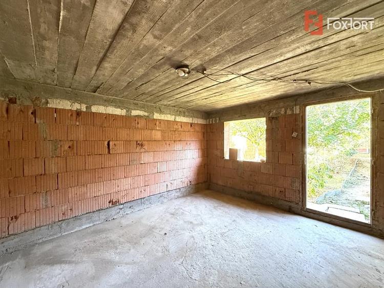 Casă cu 4 camere cu Teren 430 Mp în Plopi